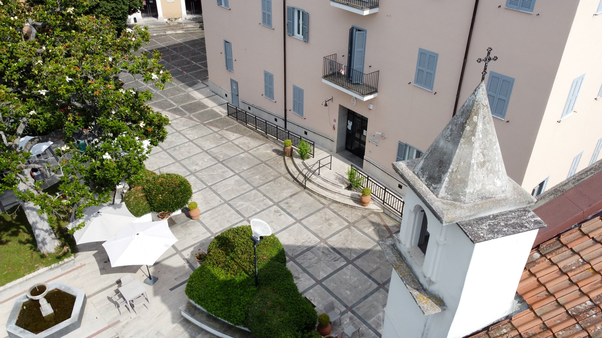 Cortile e coperture viste dall'alto